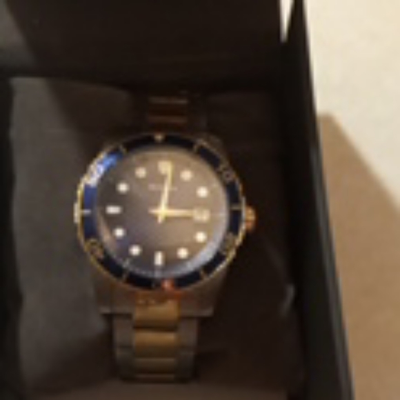 Don't like watch to flashy for me... - Picture 2 of 4